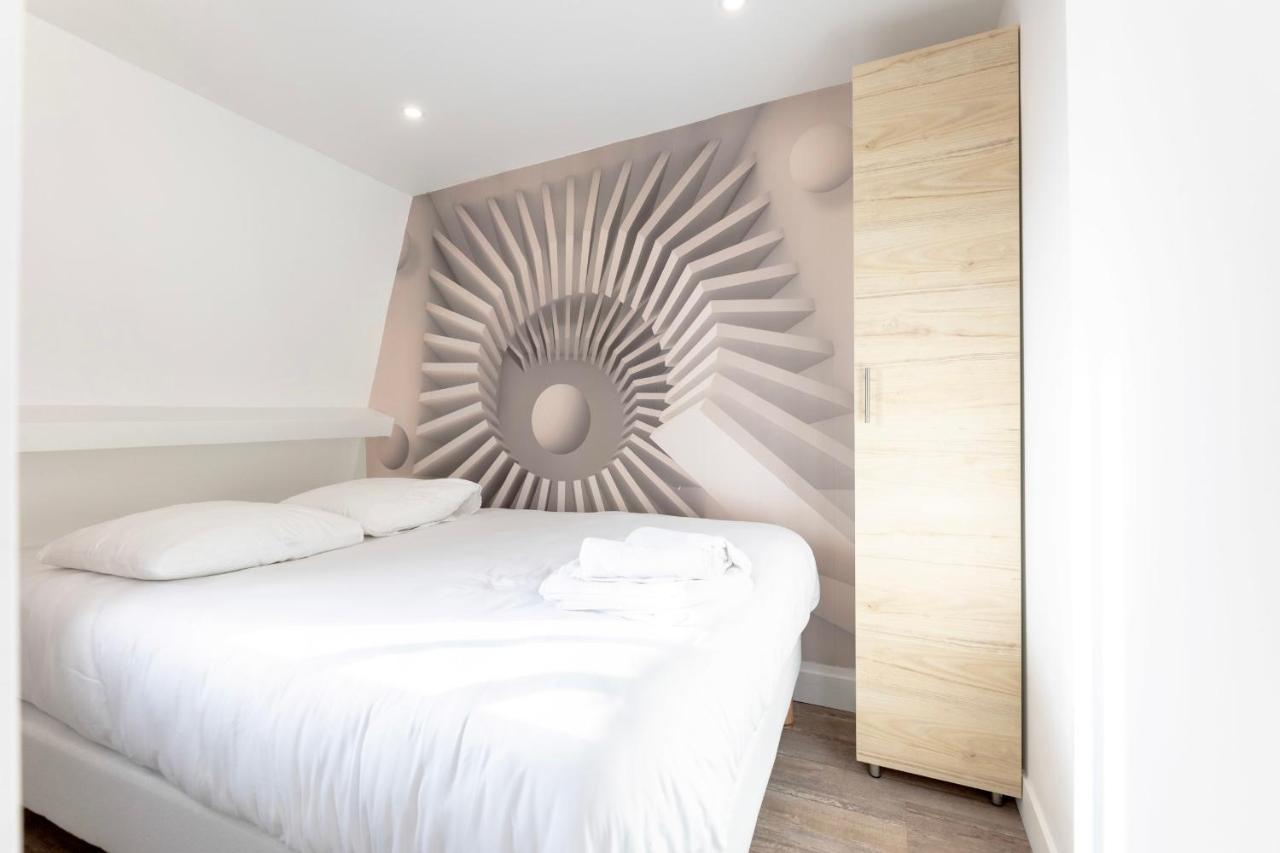 Amazing Apartment Under The Roof In Paris 8Th Exterior foto